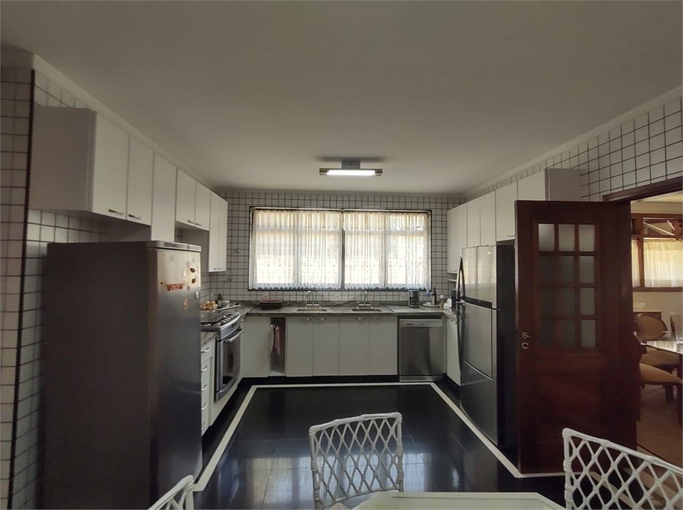 Casa à venda com 5 quartos, sendo 4 suítes, no condomínio Rancho Dirce, Sorocaba - SP