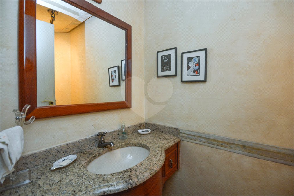 Apartamento à venda com 4 quartos, sendo 1 suíte, em Moema, São Paulo, SP