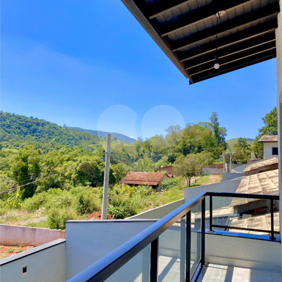Casa à venda com 3 quartos, sendo 2 suítes, no condomínio Residencial Marchant Buarque, Atibaia - SP