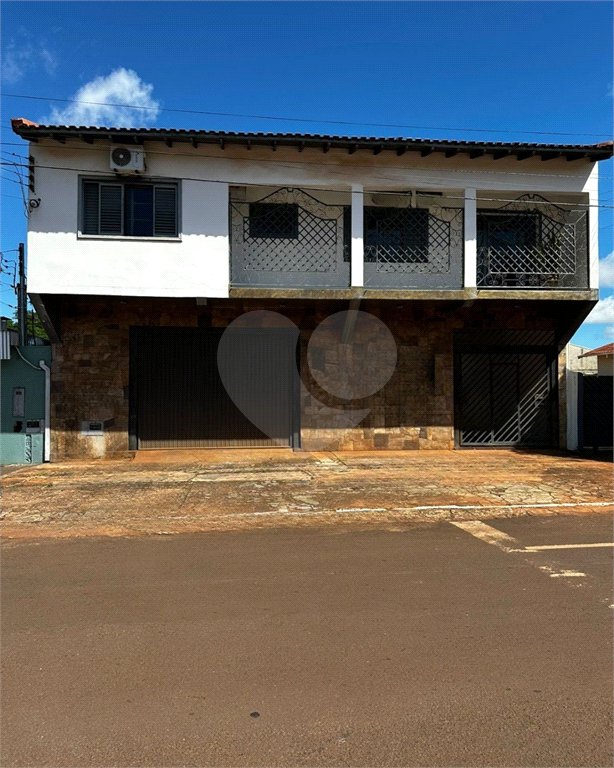 Sobrado à venda com 6 quartos, sendo 1 suíte, no Centro, Ponta Porã, MS