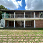 Casa à venda com 5 quartos, sendo 3 suítes, no condomínio Estância Marambaia, Vinhedo - SP