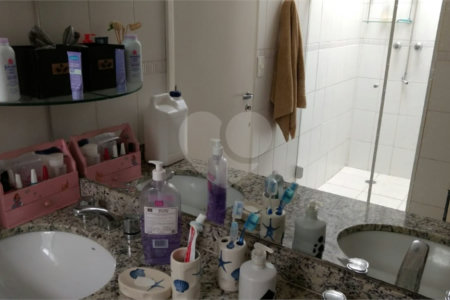 Casa à venda com 3 quartos, sendo 1 suíte, no condomínio Residencial Água Fria, São Paulo - SP