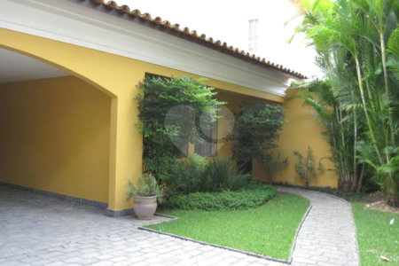 Casa à venda com 4 quartos, sendo 2 suítes,  em Jardim Leonor, São Paulo, SP