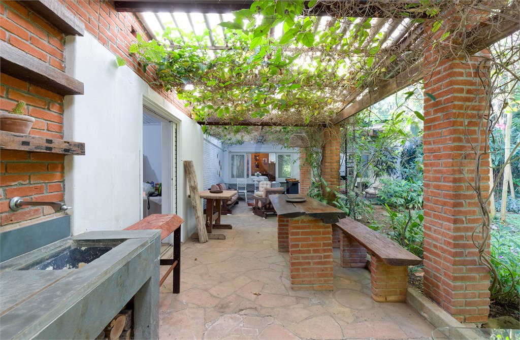 Casa Térrea à venda com 5 quartos, sendo 2 suítes, em Alto da Boa Vista, São Paulo, SP