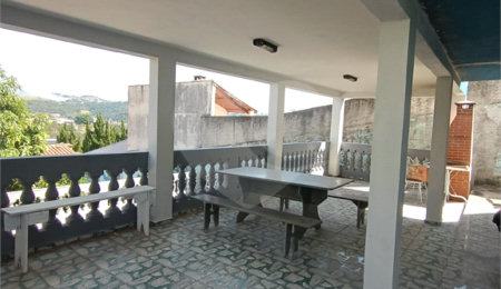 Casa à venda com 4 quartos, sendo 1 suíte,  no condomínio Shangri-la, Atibaia - SP