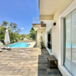 Casa à venda com 4 quartos, sendo 3 suítes, no condomínio Vilarejo, Carapicuíba - SP