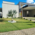 Casa à venda com 4 suítes no condomínio Figueira Garden, Atibaia - SP