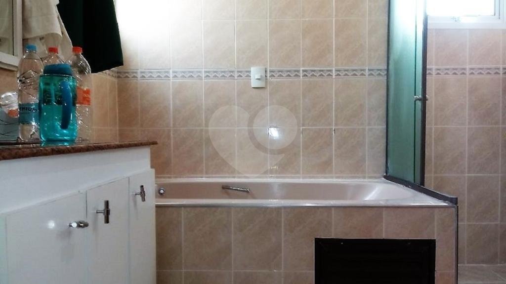 Sobrado à venda com 4 quartos, sendo 2 suítes, em Vila Nivi, São Paulo, SP