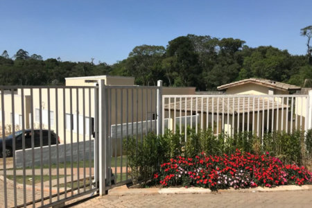 Casa à venda com 3 quartos, sendo 1 suíte, no condomínio Residencial Vila D`ouro, Cotia - SP