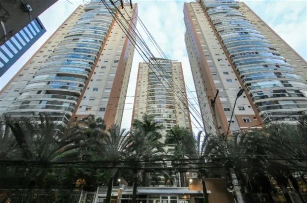 Apartamento para alugar com 3 quartos, sendo 1 suíte, em Vila Olímpia, São Paulo, SP