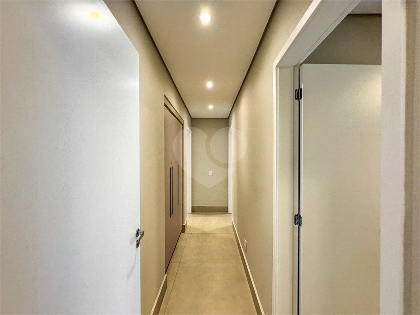 Apartamento à venda com 3 suítes em Riviera de São Lourenço, Bertioga, SP