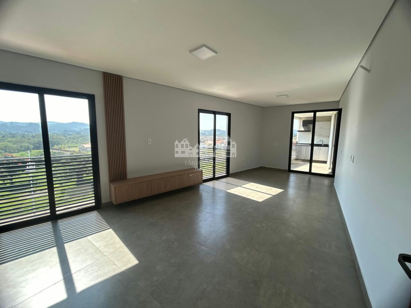 Apartamento à venda com 3 quartos, sendo 1 suíte, no centro de Atibaia - SP