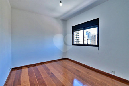 Apartamento à venda com 3 suítes em Campo Belo, São Paulo, SP