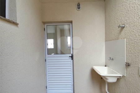 Casa térrea no Condomínio Bosques dos Jatobás