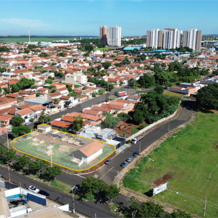 Terreno à venda em Parque Laranjeiras, Araraquara, SP