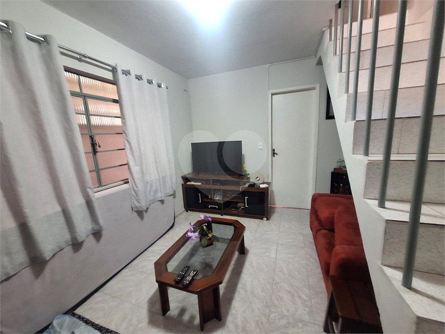 Sobrado à venda com 2 quartos em Vila Nivi, São Paulo, SP