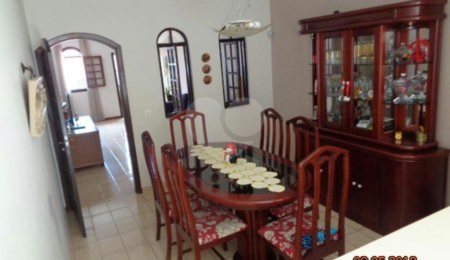 Casa Térrea à venda com 3 suítes em Ferreira, São Paulo, SP
