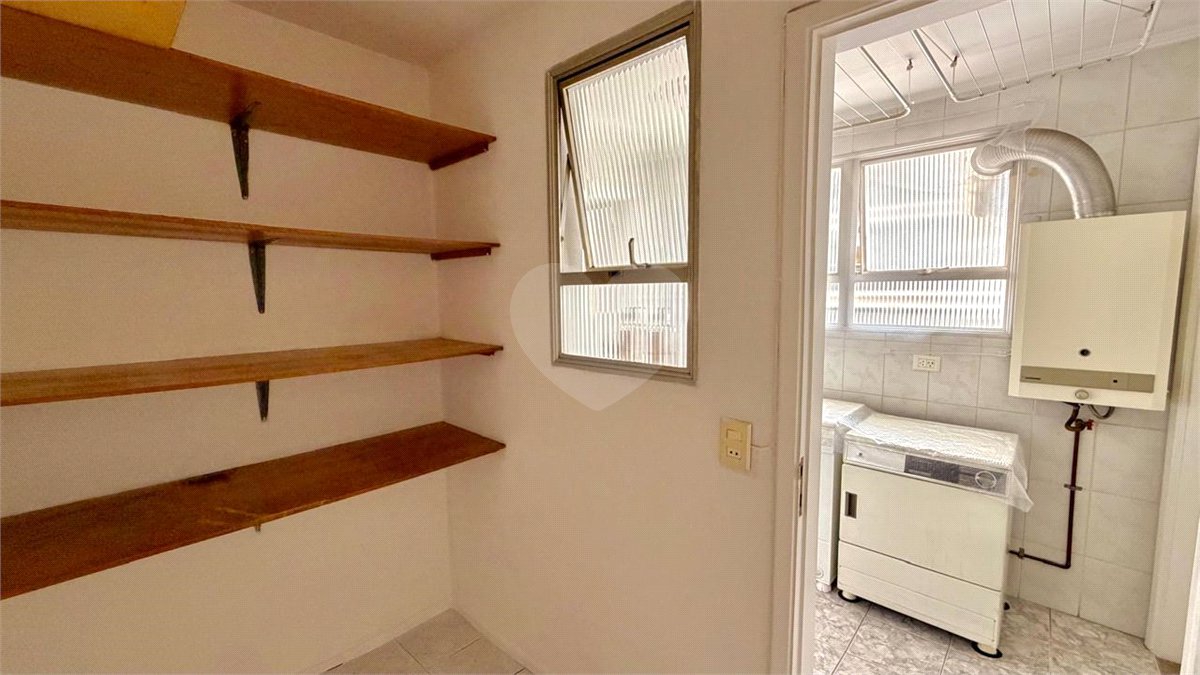 Apartamento à venda com 3 quartos, sendo 1 suíte,  em Moema, São Paulo, SP