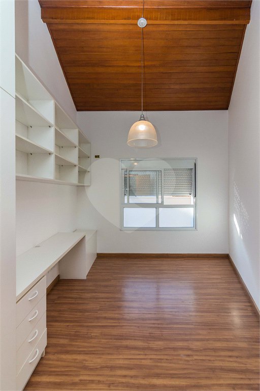 Sobrado à venda com 4 quartos, sendo 3 suítes,  em Tremembé, São Paulo, SP