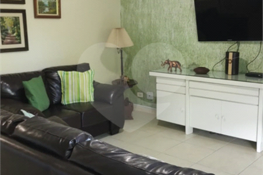 Duplex à venda com 3 quartos, sendo 1 suíte, em Enseada, Guarujá, SP