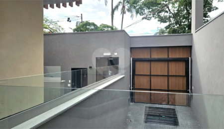 Casa à venda com 4 suítes no condomínio Plm 875, São Paulo - SP