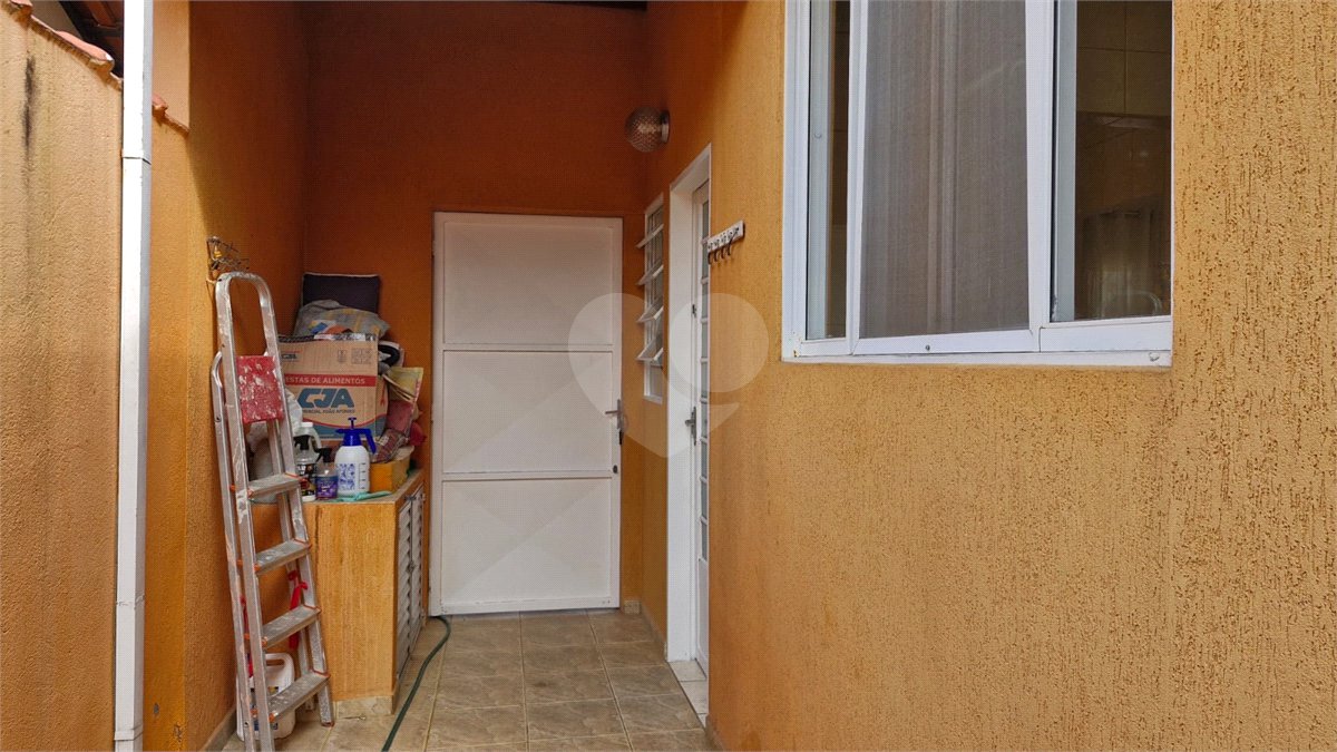 Casa para alugar com 3 quartos, sendo 1 suíte, no condomínio Santa Mônica, Atibaia - SP