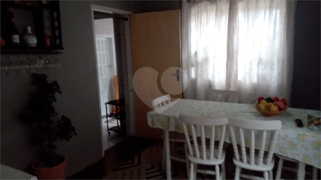 Casa à venda com 3 quartos, sendo 2 suítes, no Centro (mailasqui), São Roque, SP