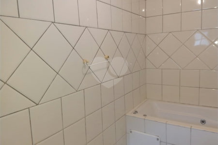 Sobrado à venda com 3 quartos, sendo 1 suíte, em Parque Ramos Freitas, São Paulo, SP