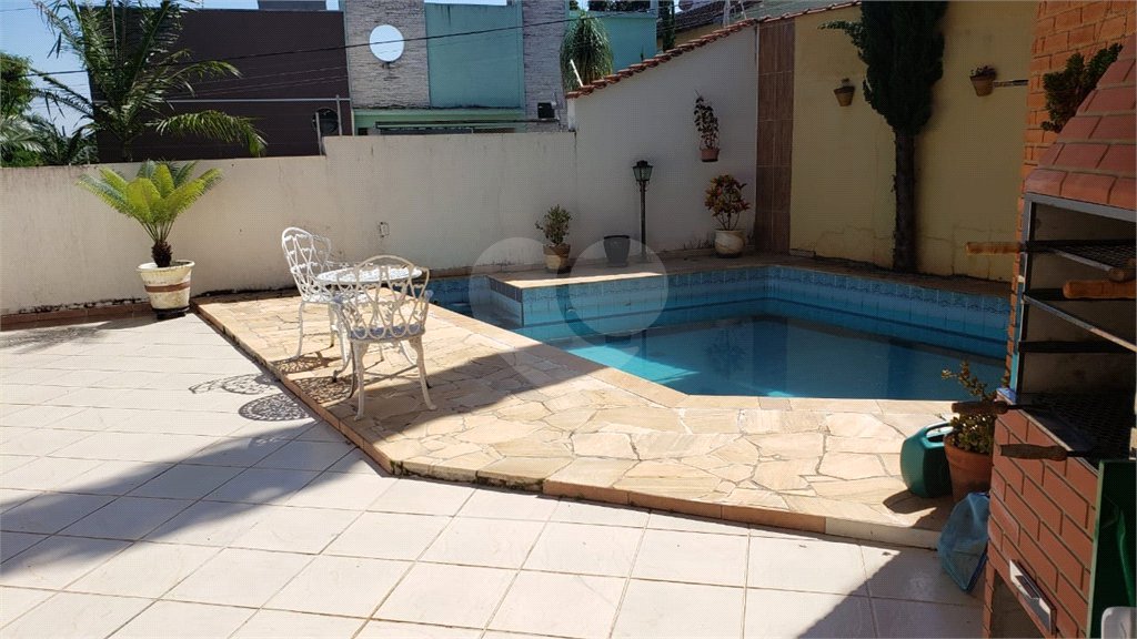 Casa à venda com 3 quartos, sendo 1 suíte, em Jardim das Flores, Atibaia, SP