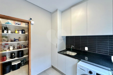 Casa à venda com 3 suítes no condomínio Reserva Santa Maria, Jandira - SP