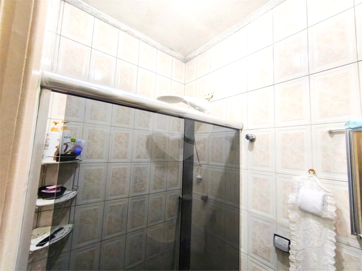 Casa à venda com 3 quartos, sendo 1 suíte, no condomínio Res Crisciúma, São Paulo - SP
