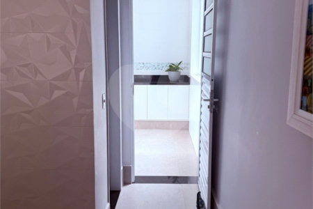 Sobrado à venda com 4 quartos, sendo 2 suítes, em Vila Santo Antônio, Cotia, SP