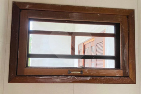 Casa à venda com 3 suítes no condomínio Lagoinha, Jacareí - SP