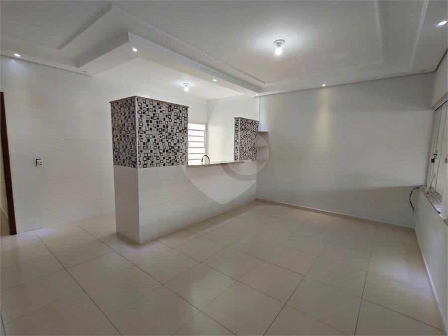 Casa para alugar com 3 quartos, sendo 1 suíte,  em Jardim Itália, Itapetininga, SP