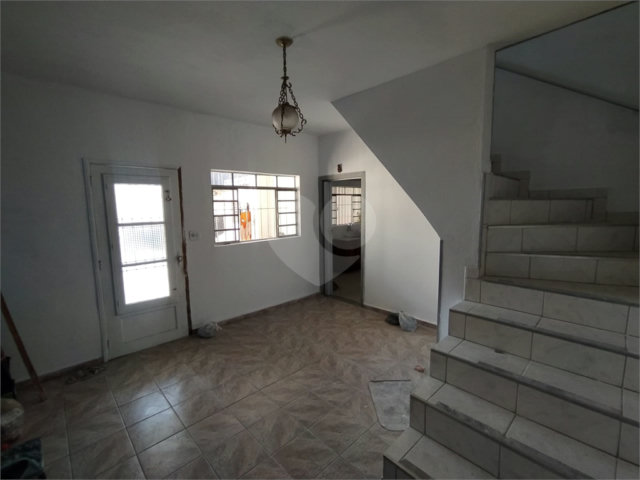 Sobrado à venda com 3 quartos em Vila Santa Clara, São Paulo, SP