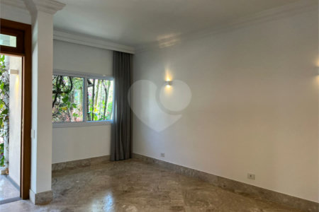 Casa para alugar com 3 quartos, sendo 1 suíte, no condomínio Res Villeneuve, São Paulo - SP