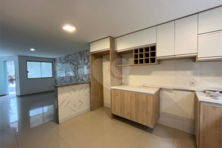 Casa à venda com 3 quartos, sendo 2 suítes, no condomínio Notting Hill - Campo Grande, Rio de Janeiro - RJ