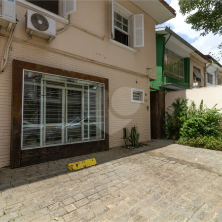 Sobrado à venda com 3 quartos, sendo 1 suíte, em Vila Olímpia, São Paulo, SP