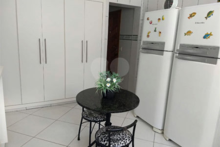 Casa à venda com 4 quartos, sendo 2 suítes, em Vila Petrópolis, Atibaia, SP