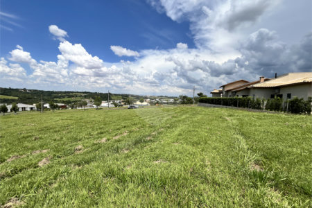 Terreno à venda no condomínio Residencial Saint Charbel, Araçoiaba da Serra - SP