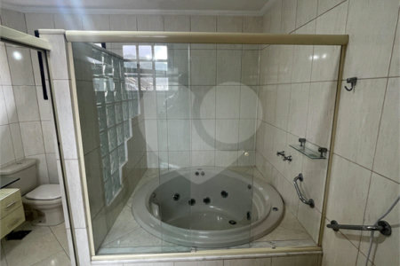 Casa à venda com 5 quartos, sendo 3 suítes, no condomínio Recanto das Palmeiras, Rio de Janeiro - RJ