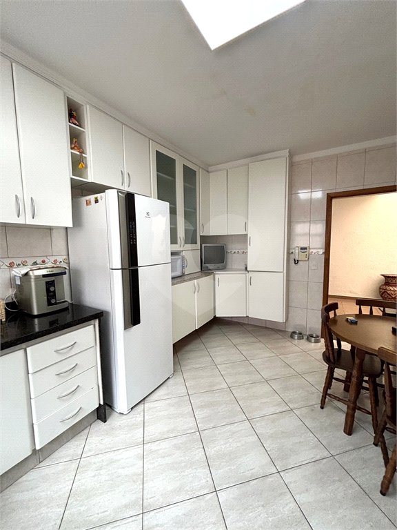Sobrado à venda com 6 quartos, sendo 5 suítes, em Tremembé, São Paulo, SP