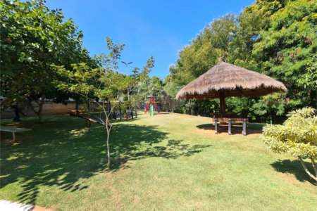 Casa à venda com 3 quartos, sendo 1 suíte, no condomínio Terras de São Francisco, Vinhedo - SP
