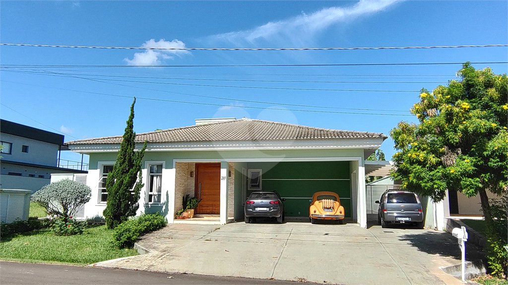 Casa à venda com 4 quartos, sendo 2 suítes, no condomínio Parque Chapada Itu, Itu - SP
