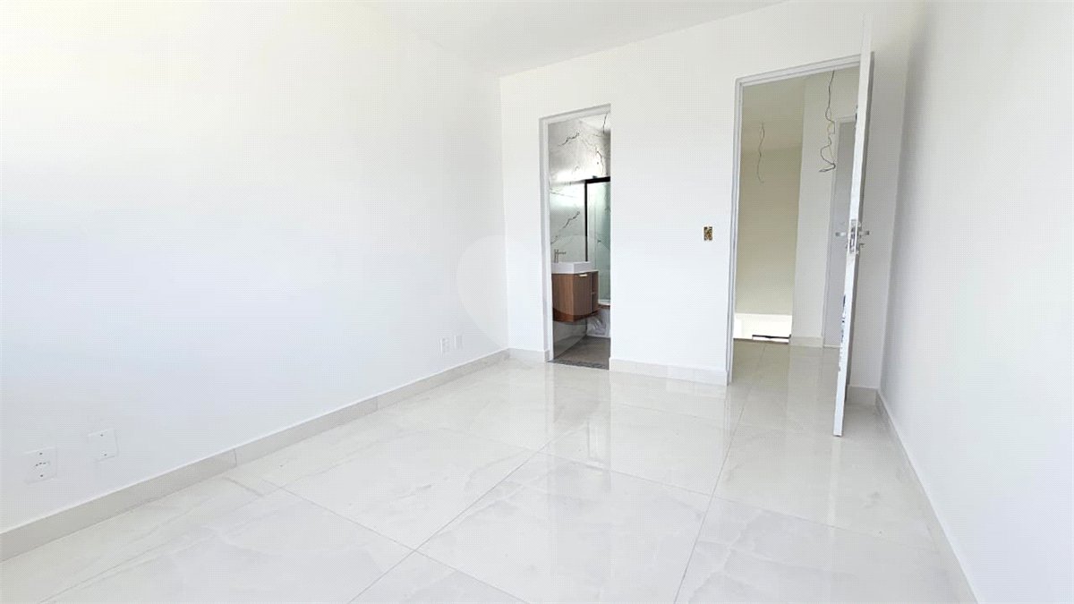 Casa à venda com 3 suítes no condomínio Residencial Green Ville, Rio de Janeiro - RJ
