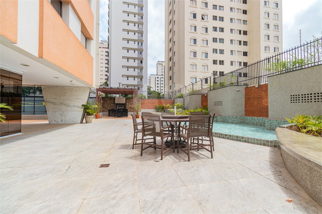 Apartamento à venda com 3 quartos, sendo 1 suíte, em Campo Belo, São Paulo, SP