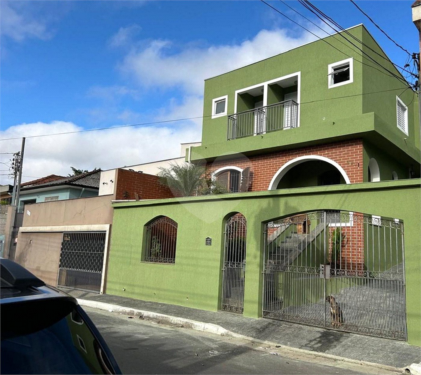 Excelente Sobrado à venda no Planalto - 5 Quartos/4 Suítes/2 Vagas na garagem