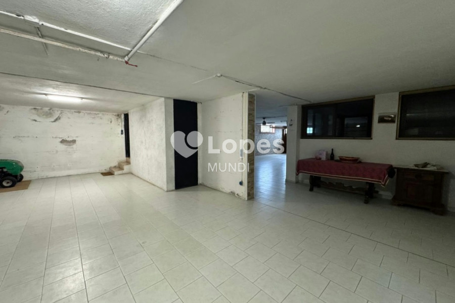 Casa multifamiliar à venda em Verona, Itália – 3 unidades e 12.000 m²