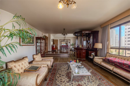 Apartamento à venda com 3 suítes em Moema, São Paulo, SP