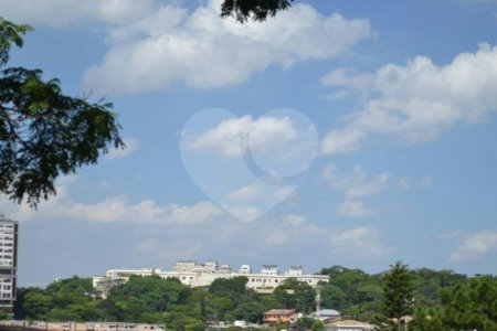 Casa à venda com 4 quartos, sendo 3 suítes, em Jardim Leonor, São Paulo, SP